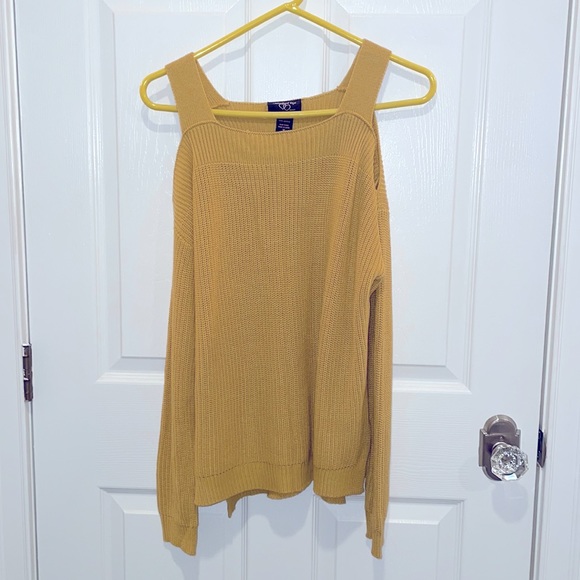 Sweater - Picture 1 of 4